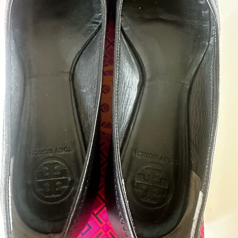 Tory Burch Reva Black Ballet Flats with Gold Logo - Picture 5 of 6